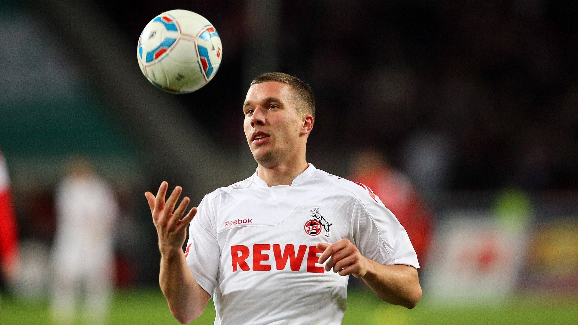 德甲攻防战：精彩瞬间层出不穷，德甲榜首大战