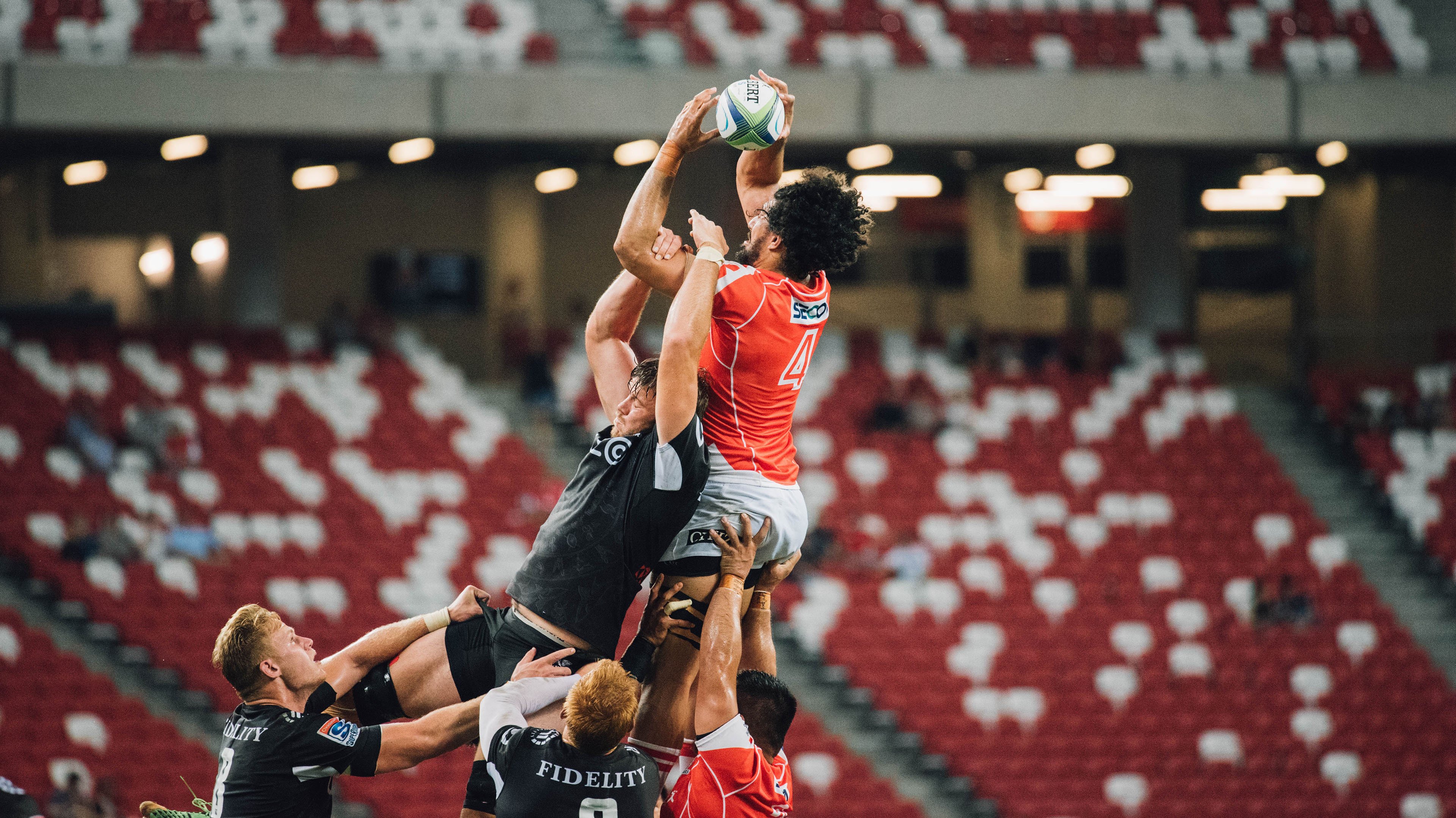 湖人助教接受采访谈战术细节，湖人引援工作